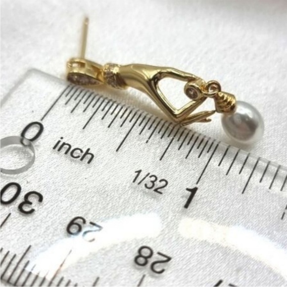 ANTHROPOLOGIE Golden Hand of God High Gloss crystal pearl earrings - Picture 5 of 9